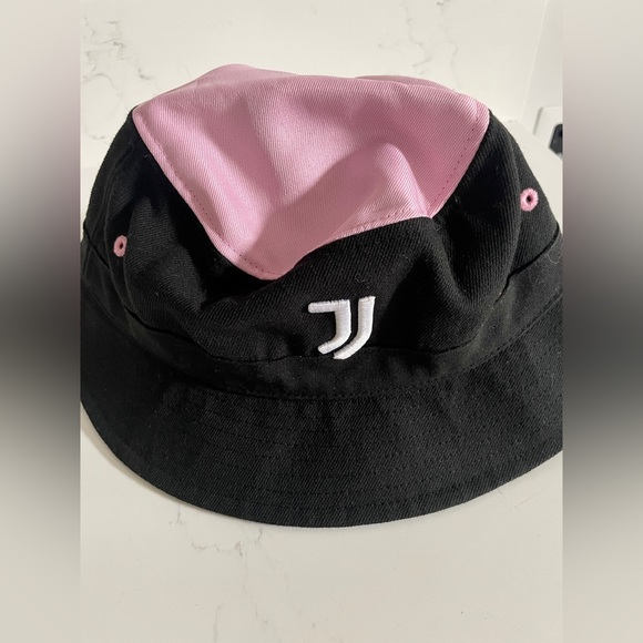 NWT! Pink/Black Juventus Bucket Hat (One Size) - Picture 3 of 6